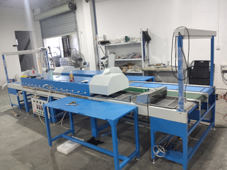 Linha de produção automática de esteira de barra de borracha macia máquina de fazer etiquetas de logotipo de PVC