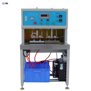 Máquina de moldagem automática de bonecas de chaveiro de etiqueta 3d de dois lados para produtos de pvc de borracha
